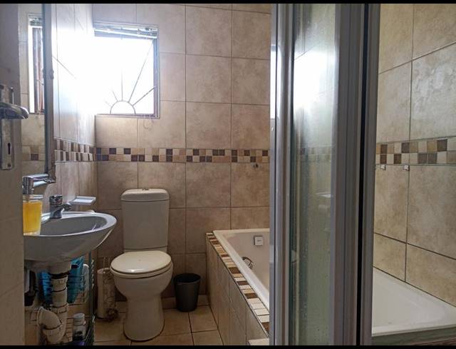 4 BEDROOM HOUSE FOR SALE IN DENNEMERE
